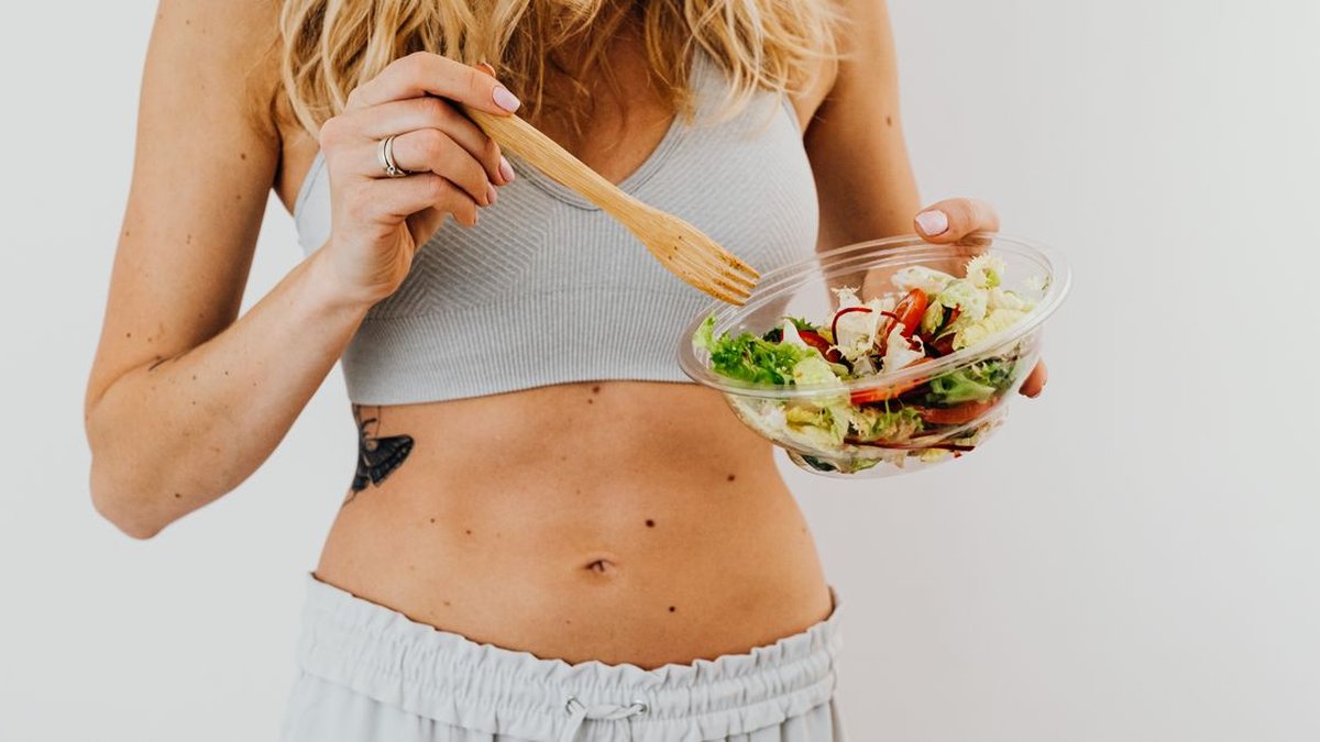 Meal Timing for Athletes: Does It Really Matter?